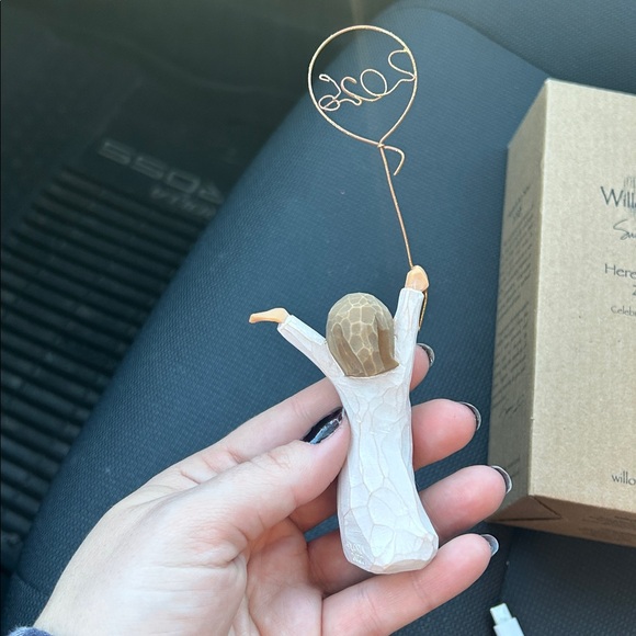 🆕🎈”Here’s to You 2026” Willow Tree Decorative Figurine with Balloon 🎈 - Picture 5 of 8